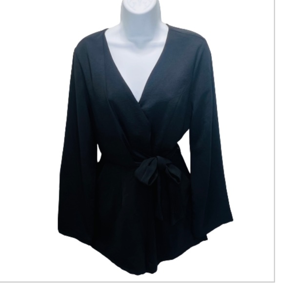 VERY J Solid Black Deep V-Neck Short Romper Long Sleeves Size Medium - Picture 2 of 10